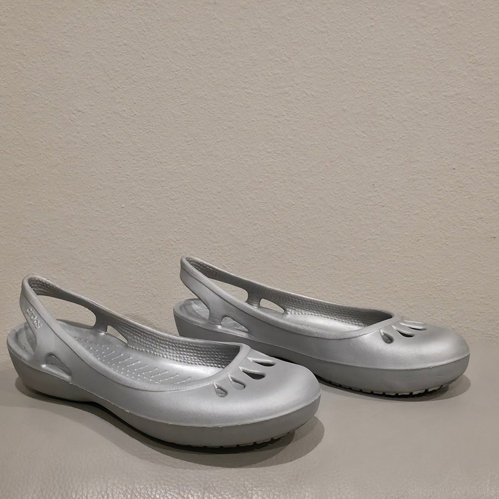 Crocs Rio Flat Silver Metallic Slingback Jelly Shoes Womens Size 8 Pointed Toe